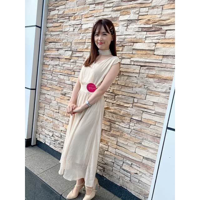 三島ゆかりさんのインスタグラム写真 - (三島ゆかりInstagram)「今日は京都でお仕事でした☺️ ベージュのドレスワンピを着たよ✨ そして今三重県に向かっています🚅💨 明日は朝イチ撮影で、泊まりでロケなんで頑張ります💪💖 ホテル寒いと嫌だから去年めぐちゃんにもらったジェラピケの腹巻と靴下持ってきた❤️❤️ いつも夜型の私だけど、今日はソッコー寝るぞ🛌💤 #三島ゆかり #ゆかりんご #来店 #私服 #ドレス #ベージュコーデ #ストレートヘア #ジェラートピケ #腹巻き #靴下 #寒さ対策 #京都 #三重 #お仕事 #頑張ります #instagood #instalike #instafashion #instafollow」11月29日 21時24分 - apple340