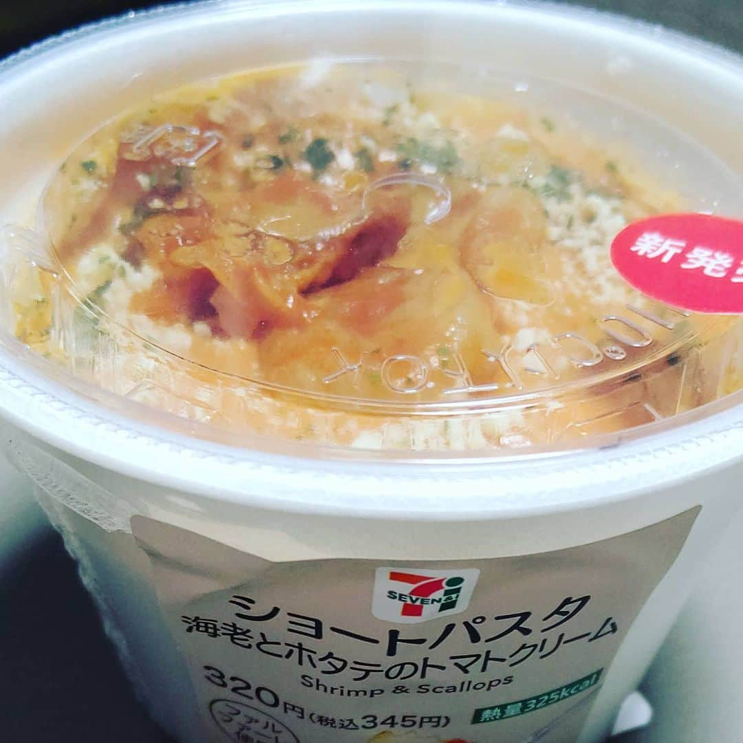 山本しろうさんのインスタグラム写真 - (山本しろうInstagram)「トマトはやっぱりショートパスタ海老とホタテのトマトクリームにかぎる #二日で一トマト  #セブンイレブン  #ショートパスタ #トマト #トマト！！」11月29日 21時22分 - yamamotoshiroto