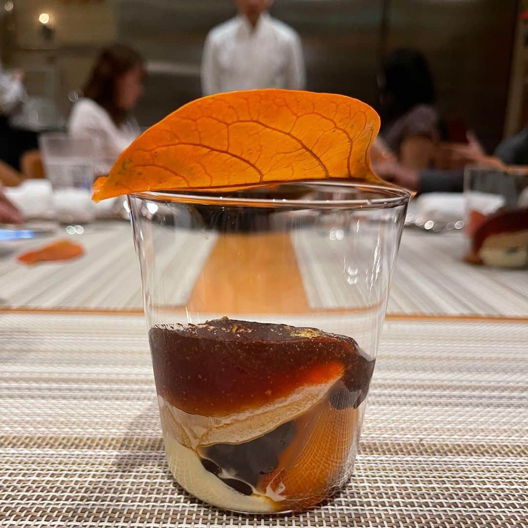 "TERIYAKI" テリヤキ編集部さんのインスタグラム写真 - ("TERIYAKI" テリヤキ編集部Instagram)「. 【SUGALABO】 📍東京 神谷町  先日のオフ会は、TERIYAKI美食倶楽部でも度々伺わせて頂いている「SUGALABO」さんへ。  毎度驚かされる逸品の数々は、味はもちろん見た目にも楽しいです。 今回も新たな感動の連続でした！  次回のSUGALABOさんでのオフ会は、来年4月上旬を予定しています。 TERIYAKI美食倶楽部では、なかなか予約の取れないお店や、紹介性・会員制のお店にて、月20-30回オフ会を開催しています！ 食べるのが大好きな人、高級店や予約困難店に一緒にいく人を探している人など必見です！  #SUGALABO #スガラボ」11月29日 21時31分 - teriyaki_jp