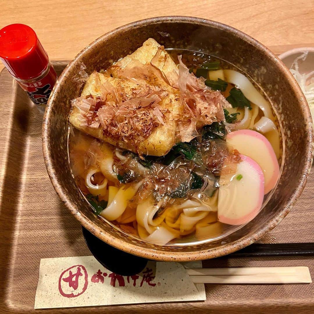 Kensho Onukiさんのインスタグラム写真 - (Kensho OnukiInstagram)「起きてすぐにゴハン。時短始まり店選ぶのがさらに難しい( ˘ω˘ )駒沢公園のコメダ珈琲でまさに飲食。きしめんにヒーコ。ぜんざい付き。ここは11時までやってます。オレに優しいカフェテリア😊👍⭐️」11月29日 21時24分 - kensho_onuki