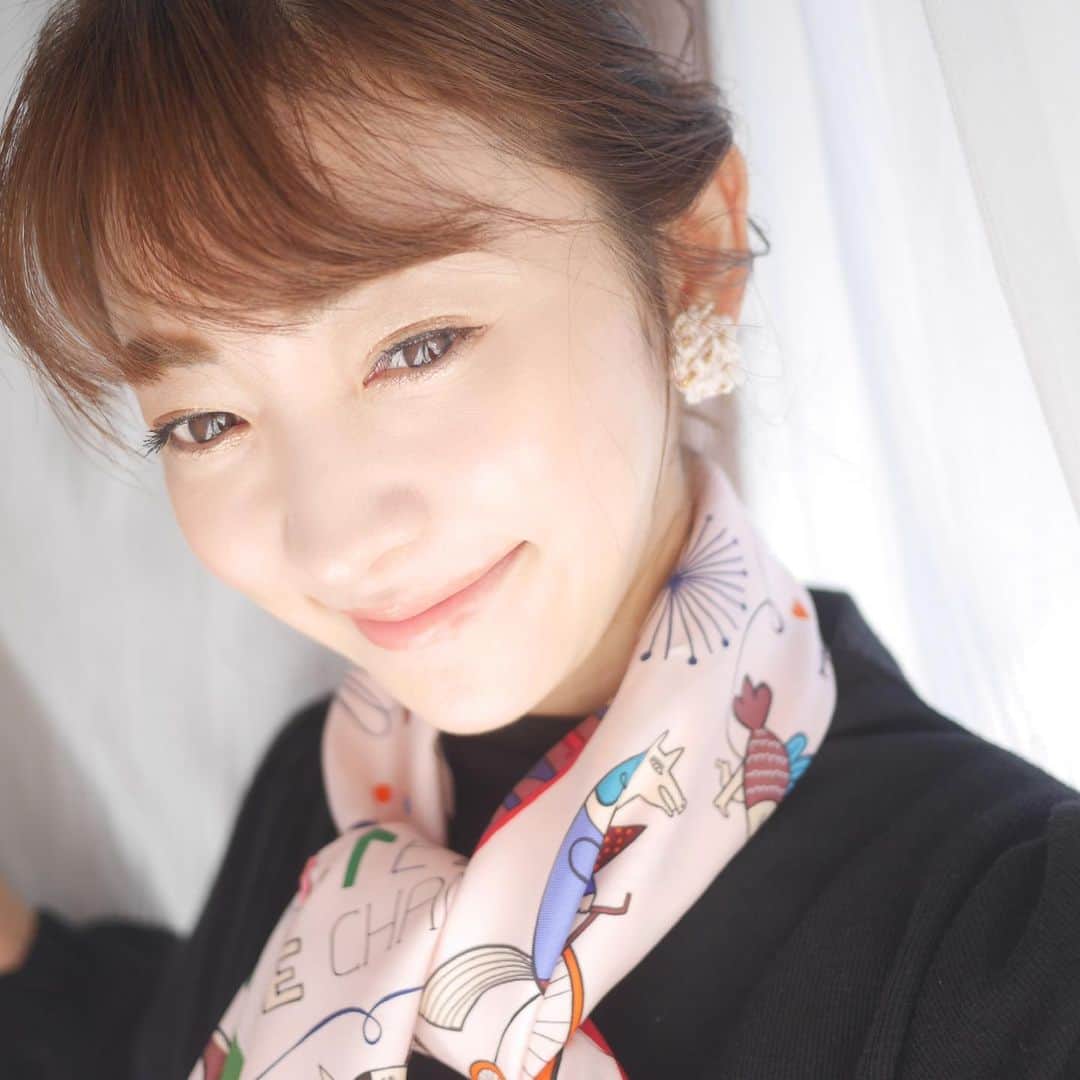 木本泉さんのインスタグラム写真 - (木本泉Instagram)「-﻿ 今日は久々にスカーフを巻いてみました🧣﻿ ﻿ 妹のインスタ見たら色違いのワンピース&スカーフで同じコーデだった笑。﻿ ﻿ #スカーフ#hermes#エルメス」11月29日 21時25分 - izumikimoto