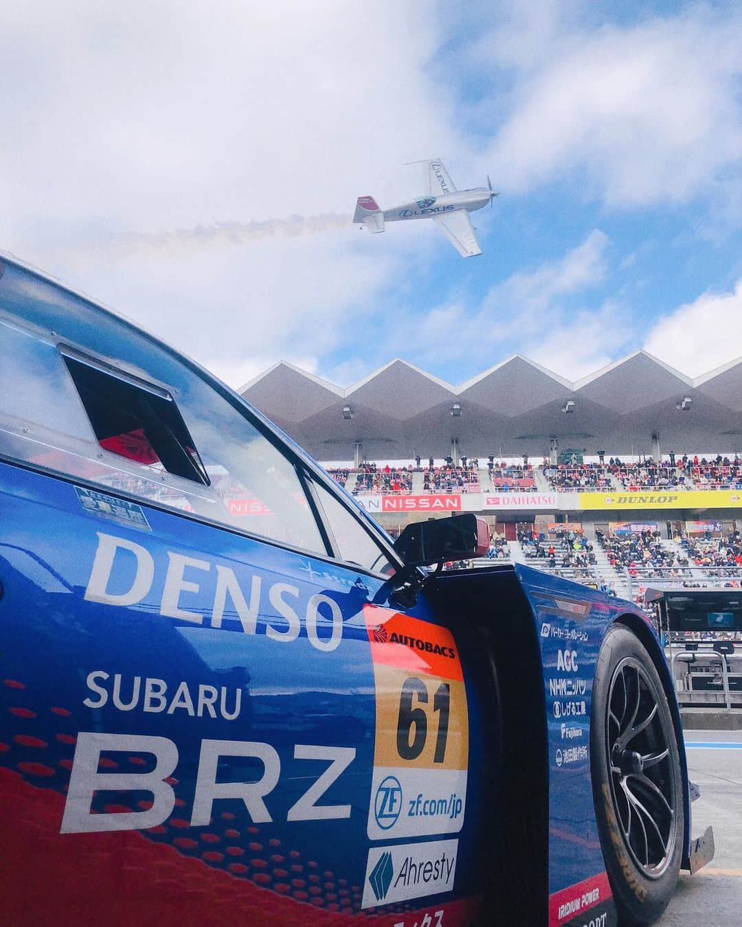 津田知美さんのインスタグラム写真 - (津田知美Instagram)「SuperGT Rd.8 💙 P8 . . 今週末も61号車へのたくさんの応援を ありがとうございました！！ . 最後まで諦めずに戦うチームとマシンが １つでも前で、少しでも笑顔で、 今シーズンが終われるようにと 祈り続けた2日間でした。 . やっぱりファンの方の声援は力になります！ 現地で観戦された方々、寒い中最後まで 旗を振ってパワーを送ってくださり 本当にありがとうございました！ リモート観戦のみなさんもコメントやSNSで 61号車の背中を押してくれて 本当に心強かったです。ありがとうございました！ . #superGT #subaruMS #subaruGT」11月29日 21時26分 - tmm_tsuda