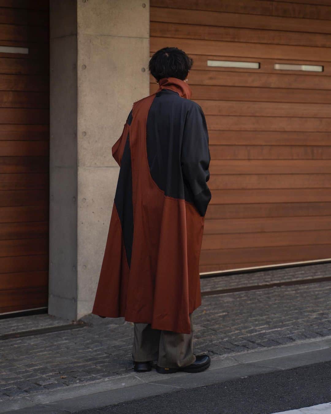Ryoさんのインスタグラム写真 - (RyoInstagram)「ㅤㅤㅤㅤㅤㅤㅤㅤㅤㅤㅤㅤㅤ @omarafridi_official のPostin Drawn Coat ハイネックのロングコート！最近はスタンドカラーにハマってます👍 ㅤㅤㅤㅤㅤㅤㅤㅤㅤㅤㅤㅤㅤ アフガニスタンの“Postin Coat”という伝統的な服からインスピレーションを受けたディテールが特徴の個性的なコート🧥 ㅤㅤㅤㅤㅤㅤㅤㅤㅤㅤㅤㅤㅤ #omarafridi #jilsander #sunsea」11月29日 21時31分 - ryo__takashima