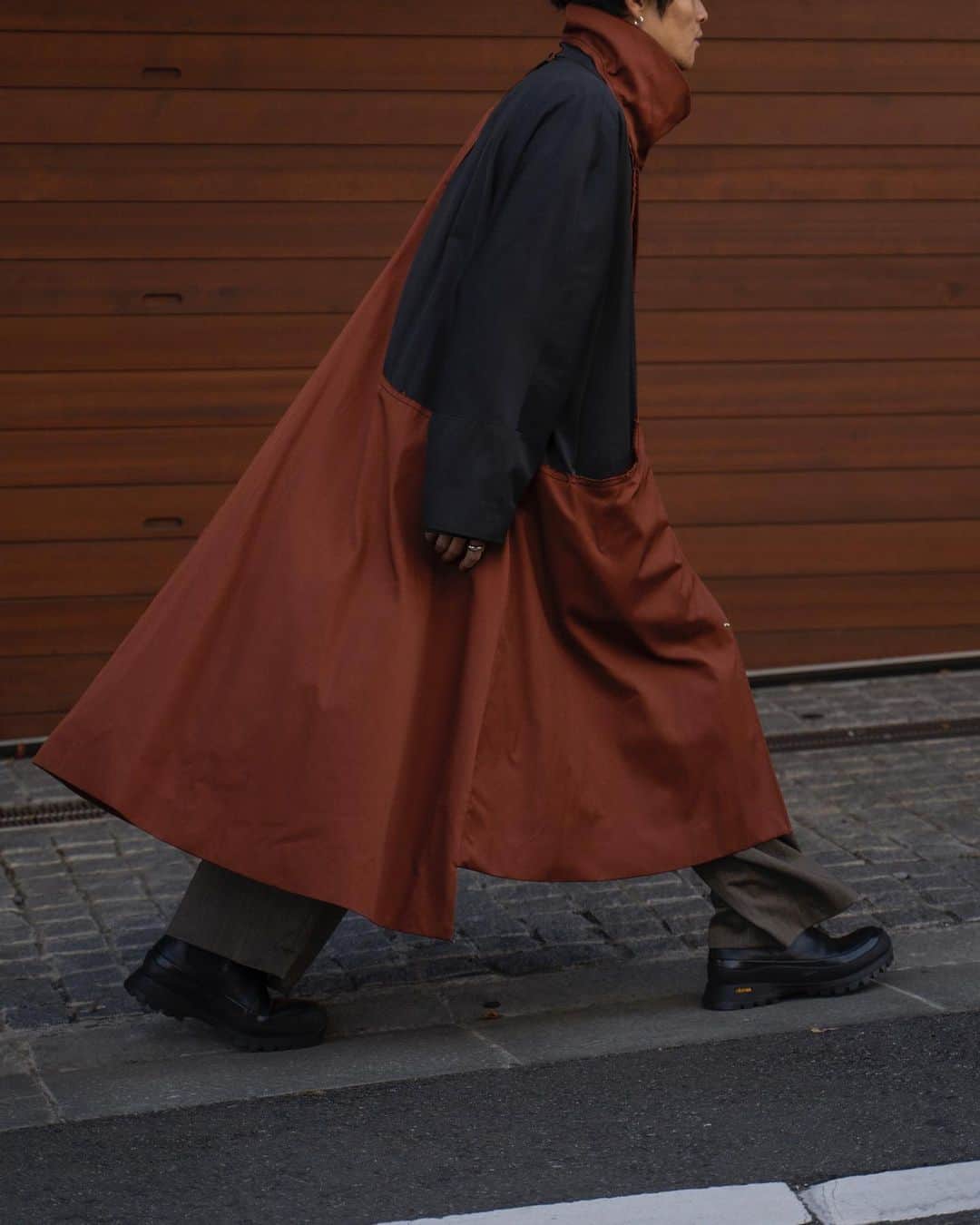 Ryoさんのインスタグラム写真 - (RyoInstagram)「ㅤㅤㅤㅤㅤㅤㅤㅤㅤㅤㅤㅤㅤ @omarafridi_official のPostin Drawn Coat ハイネックのロングコート！最近はスタンドカラーにハマってます👍 ㅤㅤㅤㅤㅤㅤㅤㅤㅤㅤㅤㅤㅤ アフガニスタンの“Postin Coat”という伝統的な服からインスピレーションを受けたディテールが特徴の個性的なコート🧥 ㅤㅤㅤㅤㅤㅤㅤㅤㅤㅤㅤㅤㅤ #omarafridi #jilsander #sunsea」11月29日 21時31分 - ryo__takashima
