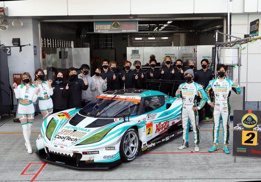 のインスタグラム：「. SUPER GT 最終戦 . 今回も自分達のペースで全く走れないレースでした。 . シーズン前半の暑い時期は優勝もしたし好調でしたが、シーズン後半は気温と共に成績も下降してしまいました。 . ただチームの皆、ヨコハマタイヤさんと共に1年間レースが出来た事、そして応援してくれた皆さんがいた事にとても感謝しています！ . 1年間応援ありがとうございました！ . 56号車、KONDO RACING の皆さん、JP選手、藤波選手、チャンピオンおめでとうございます！ . 📸by @hiroyuki_orihara  .  #supergt」