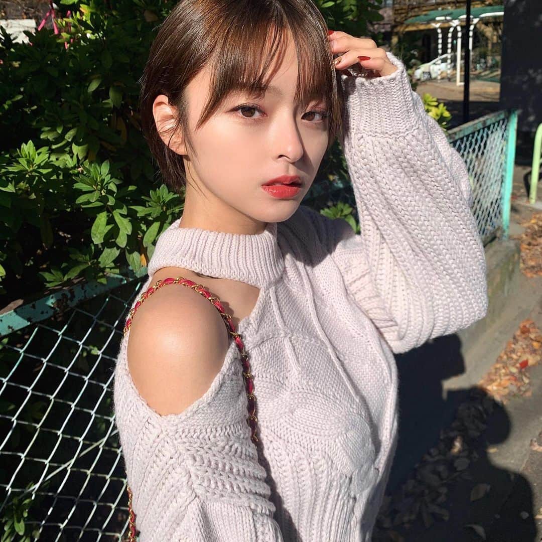 かおりのインスタグラム：「・ ・  白ニット🧶  #ニット　#白ニット」