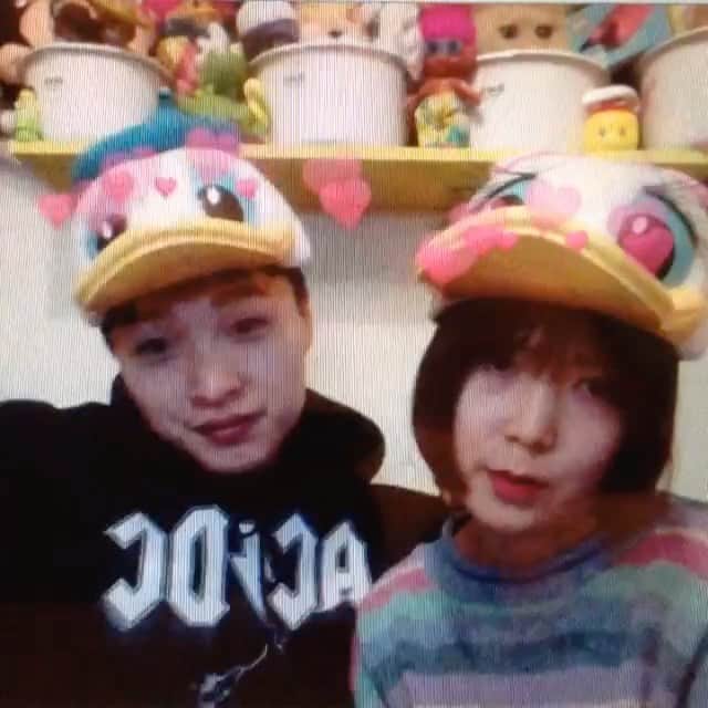 ネオンムーンのインスタグラム：「2014년 이맘때쯤 온무니 오픈하고 첫 겨울😌🎄우리 나름 귀여웠다ㅠ_뉴..... 시간 참 빠르네에에」