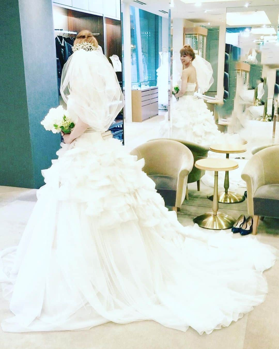 夢花らんさんのインスタグラム写真 - (夢花らんInstagram)「このドレス可愛いでしょ👗 着るはずでしたが、会場との都合で着られず😌そのおかげで素敵なドレスと 出会えたけど♡ ドレスってこの世の中で1番可愛い物だと思う😍  #ヴェラウォン  #トリートドレッシング  #ドレス」11月29日 21時38分 - yumehana.ran