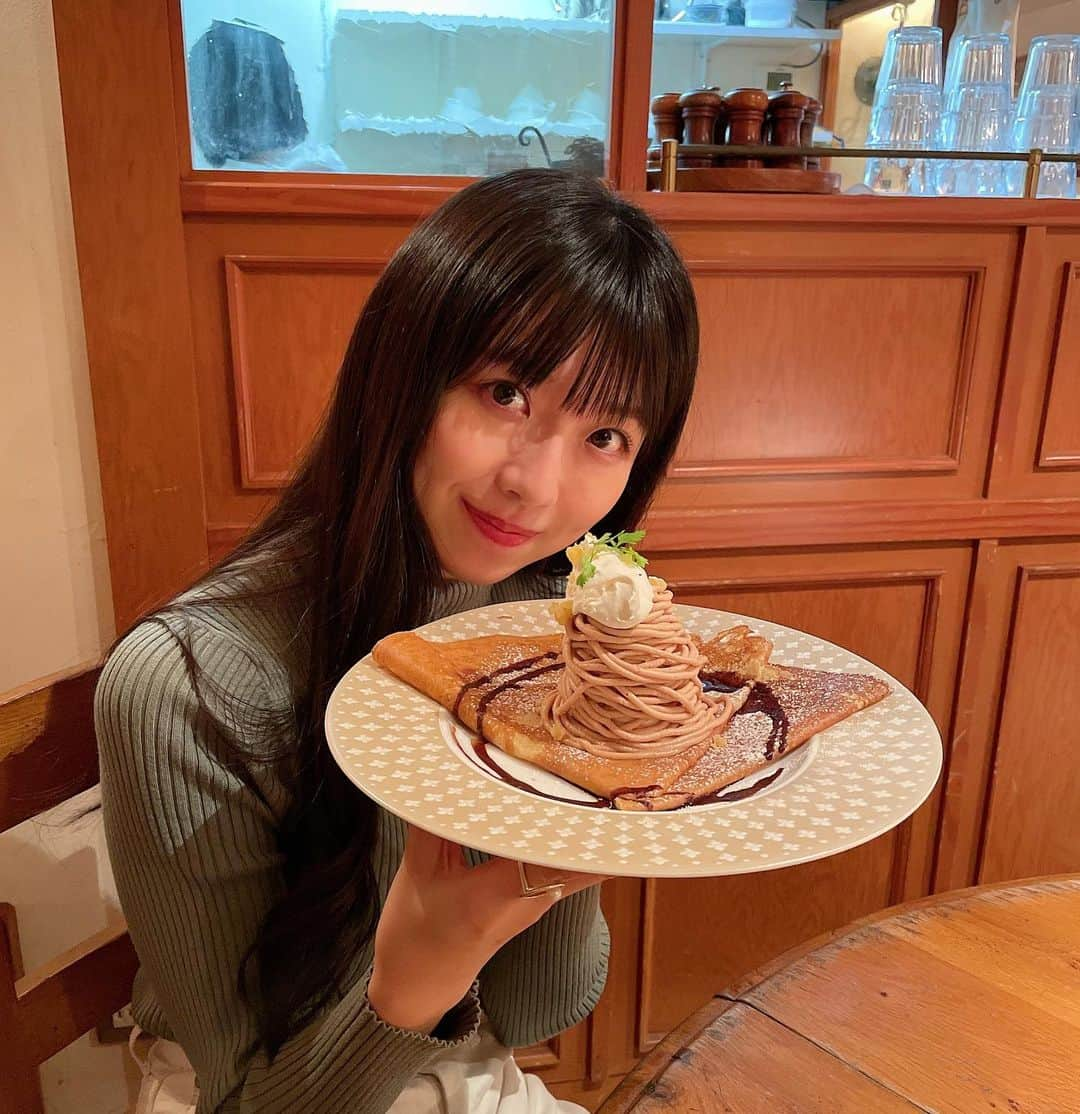 磯原杏華さんのインスタグラム写真 - (磯原杏華Instagram)「美味しかったクレープ🌰 モンブランクリームの下はメレンゲでした。最高 #クレープリーアルション」11月29日 21時38分 - isoharakyoka_box