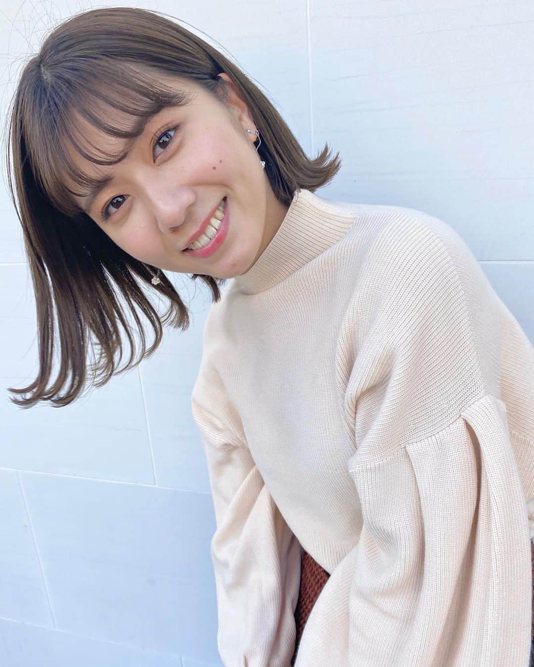 清水麻璃亜のインスタグラム：「* 11月30日発売のBUBKAさん1月号に、小田と私で出ています！楽しくインタビューに答えていたら素敵な記事になってました！沢山読んでください♪ 電子版書籍では2人で表紙ですよ〜みてね🌼 * この時の髪色きれいでお気に入り〜！オリーブベージュだって🌱」