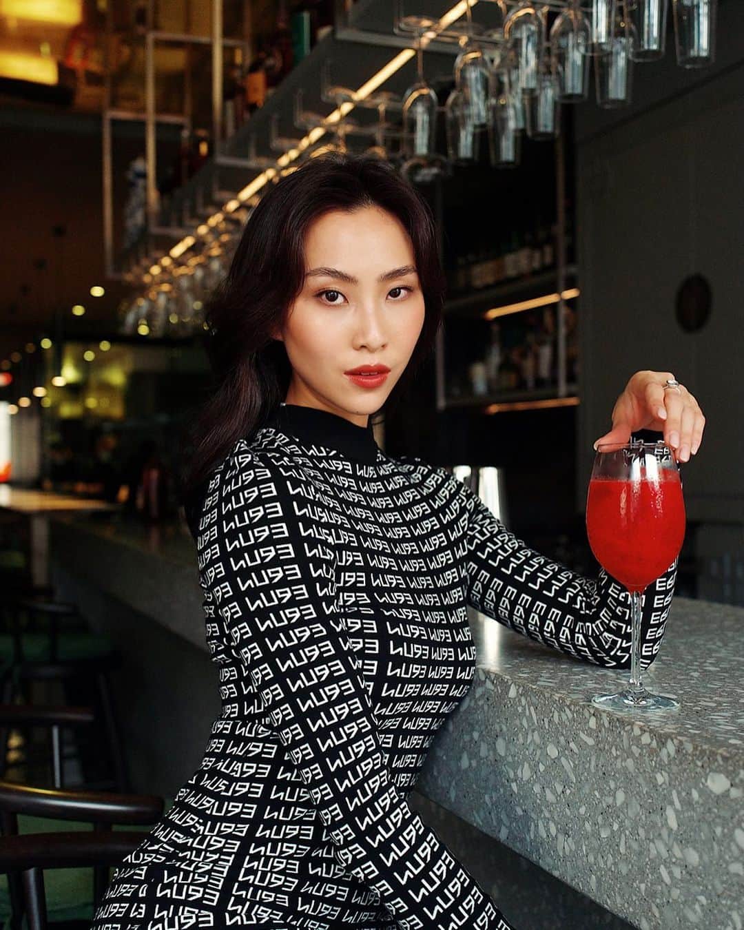 ソニアのインスタグラム：「Together with @hugo_official, we’ve created a special menu at @izyfook in support of the local music industry and home grown businesses ♥️  Enjoy a $50 @hugo_official shopping experience when you make a booking with us and spend a min of $50 on the HUGO x IZYFOOK menu from now till 19 Dec! 10% of our earnings from this will also go to @sgmuso!  Get your reservations in right away! See you there 😈  #HUGOloves #HUGOxIZYFOOK #supportlocal PC: @nicolequek」