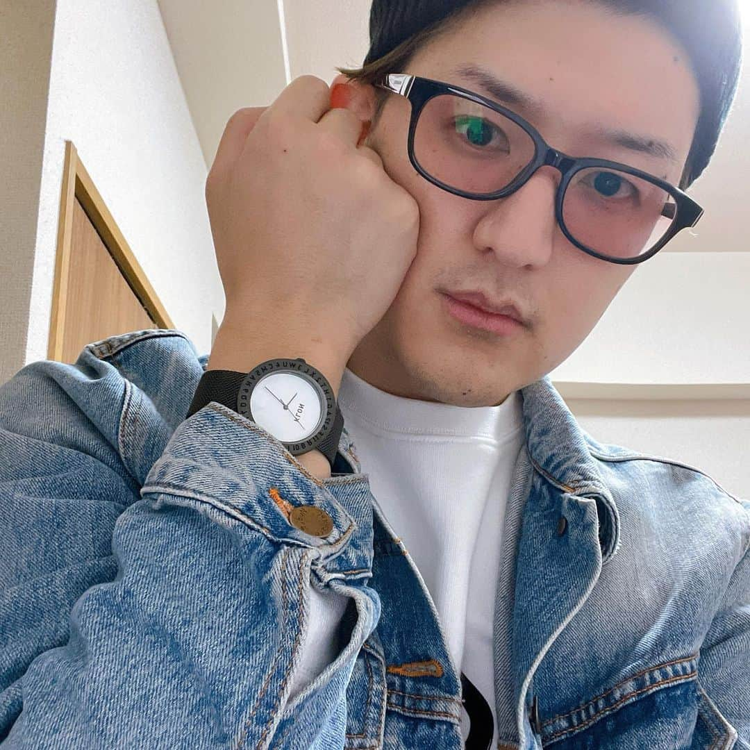 むらせさんのインスタグラム写真 - (むらせInstagram)「KLONの時計、シンプルで素敵なのです😊⌚️どんな服装にも合うし、クリスマスオススメ🎄🎅 . . #KLON #KLONwatch #腕時計 #your_klon  #クリスマスで #ケンタッキー 食べてみたい🐥」11月29日 21時54分 - murase_yuichi