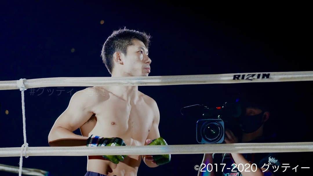 グッティーさんのインスタグラム写真 - (グッティーInstagram)「ㅤ ㅤ ㅤ RIZIN FEATHER WEIGHT CHAMPION ㅤ Yutaka Saito ㅤ ㅤ #斎藤裕 選手 #RIZIN」11月29日 22時01分 - gutty_bigsmile31