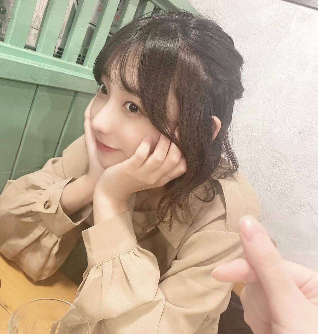 水湊みおさんのインスタグラム写真 - (水湊みおInstagram)「美味しいラーメン食べてうきうきな顔🍜🍥 るいちゃんのおててを添えて🤲🏻💓笑」11月29日 22時03分 - minato__mio