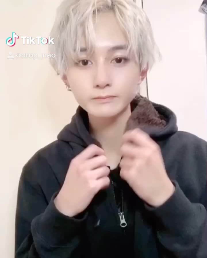 なおのインスタグラム：「tiktokも少しずつ更新してるのでみてね！！ ・ ・ ・  #tiktok #フィード #気分が乗ったら投稿するシステム #drop_nao  #bts  #아이돌 #bantan #メンズファッション #メンズコーデ #ulzzang #ulzzangboy #ulzzangkorea #雰囲気 #美男美女と繋がりたい #韓国好きな人と繋がりたい #おしゃれさんと繋がりたい #メンズメイク #me #selfie #followme #fff #l4l #tflers」