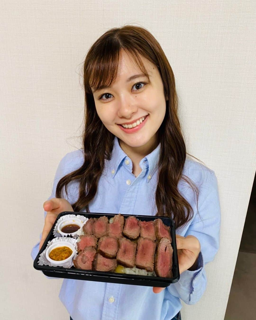 増田紗織さんのインスタグラム写真 - (増田紗織Instagram)「11月29日。今日は「いい肉の日」🍖 ローストビーフ弁当をテイクアウトしました✨ . . . #朝日放送 #アナウンサー #abc #いい肉の日 #11月29日 #ローストビーフ丼 #ローストビーフ弁当」11月29日 22時17分 - saorimasuda_official