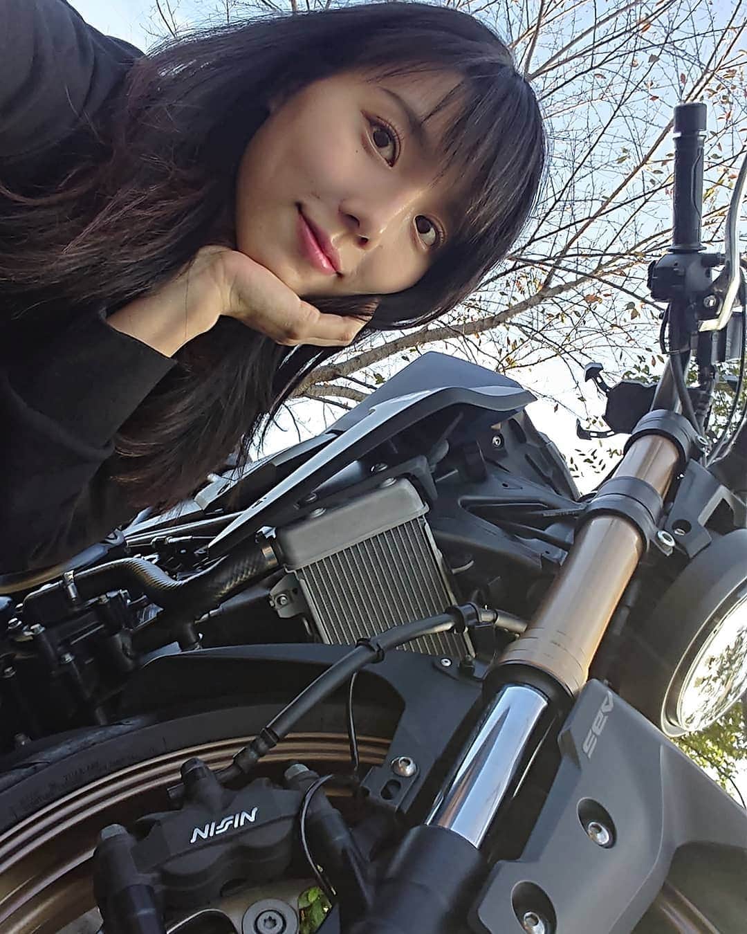 小野木里奈さんのインスタグラム写真 - (小野木里奈Instagram)「_ ☺️☺️🏍️ . . . #bike #bikelife #biker #bike_japan #bikelove #bikerlifestyle #bikestagram #bikegirl #motorcycle #motorbike #motostagram #honda #hondabike  #250cc #cb250r #バイク好きな人と繋がりたい #バイク女子 #バイク試乗会 #バイクのある風景 #バイク乗りと繋がりたい #バイク好き #バイクスタグラム #バイク初心者 #バイク日和」11月29日 22時20分 - rina_onogi