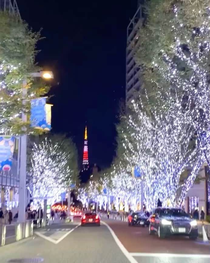 LISAのインスタグラム：「クーリスマスがことしもやーってくる⤴︎ ハートの東京タワーとイルミネーション 綺麗🎄🦋✨🗼 #イルミネーション #イルミネーション2020 #東京 #東京タワー🗼 #クリスマスイルミネーション」