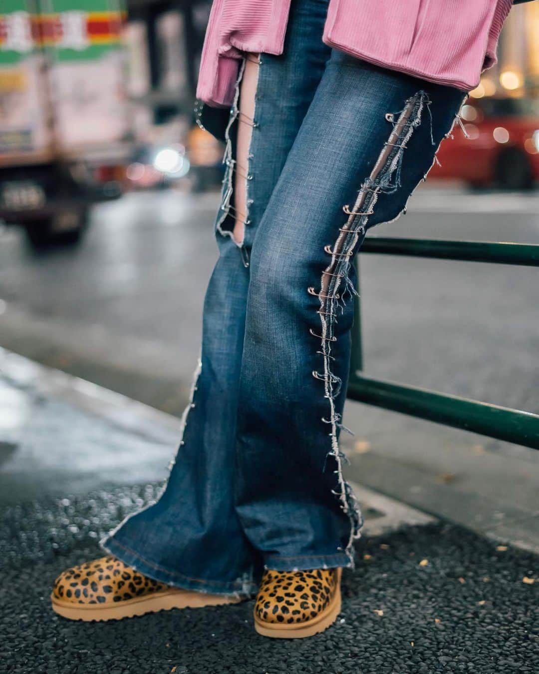 Fashionsnap.comさんのインスタグラム写真 - (Fashionsnap.comInstagram)「【スナップ】 Name  MaRtA Shirt #used Pants #Levis Bag #ALLSAINTS Shoes #UGG  Photo by @min_24_7  #スナップ_fs #fashionsnap #fashionsnapwo_women #snap #ファッションスナップ #streetsnap #ストリートスナップ #japan #tokyo #fashion #streetstyle #streetwear #streetscene #ストリートファッション #style #コーディネート #tokyofashion」11月29日 22時22分 - fashionsnapcom