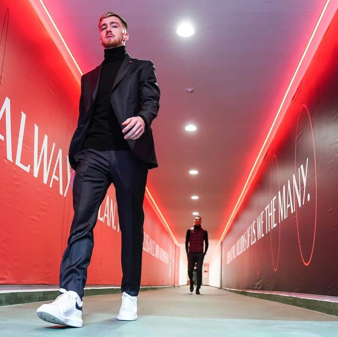 ACミランさんのインスタグラム写真 - (ACミランInstagram)「Dressed for the occasion 🔴⚫️ #MilanFiorentina #SempreMilan」11月29日 22時22分 - acmilan