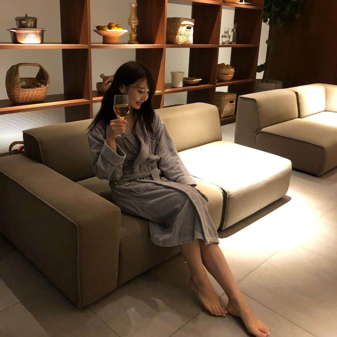 林愛莉さんのインスタグラム写真 - (林愛莉Instagram)「白ワイン、、ではなくこんぶ茶🥂」11月29日 22時22分 - rinairi_0127