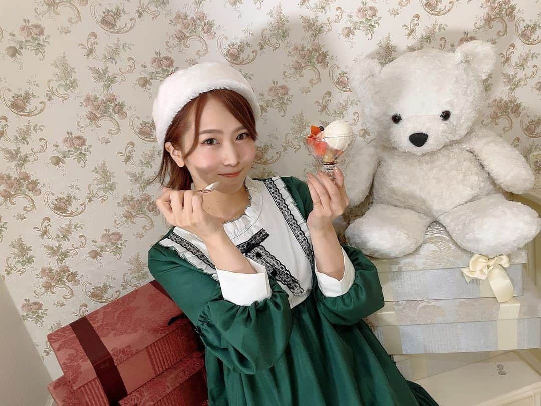 まきさんのインスタグラム写真 - (まきInstagram)「甘めの洋服を...🤍  ワンマンLiveまであと7日😊  ドキドキしてきたよう。  #あゆみクリパまき#あゆくま#あゆみくりかまき」11月29日 22時23分 - maki_ayumikurikamaki