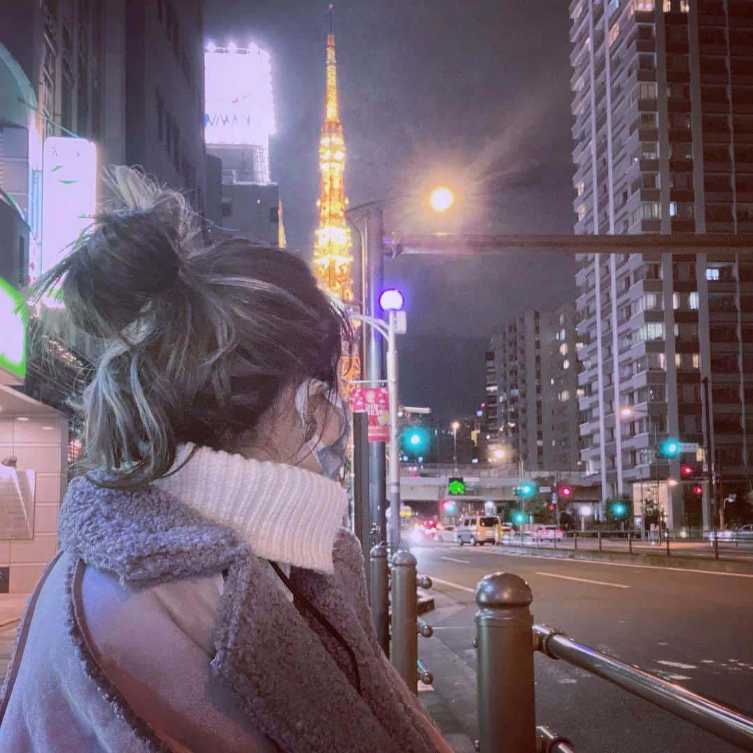 夏焼雅さんのインスタグラム写真 - (夏焼雅Instagram)「寒くなってきたね🌨 この時期は無性におでんが食べたくなるんだよなぁ〜🍢  どんどん寒くなるからみんな引き続き体調管理など、気をつけて過ごしてくださいね♡  #🗼 #東京タワー」11月29日 22時38分 - miyaaa0825