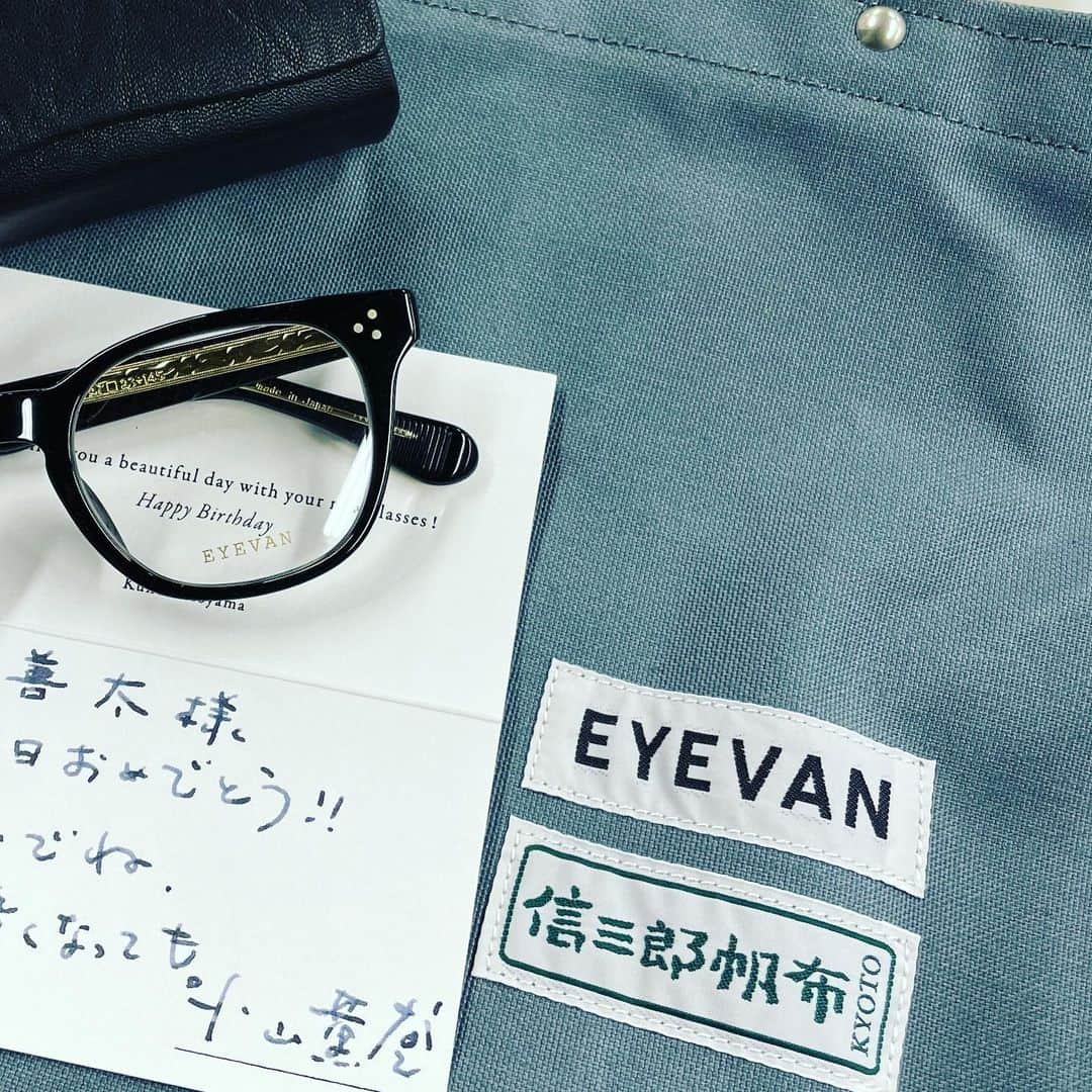 西田善太のインスタグラム：「アイヴァンは好きな眼鏡ブランド。そろそろ新しいの、と思っていたらなんと。 #eyevan」
