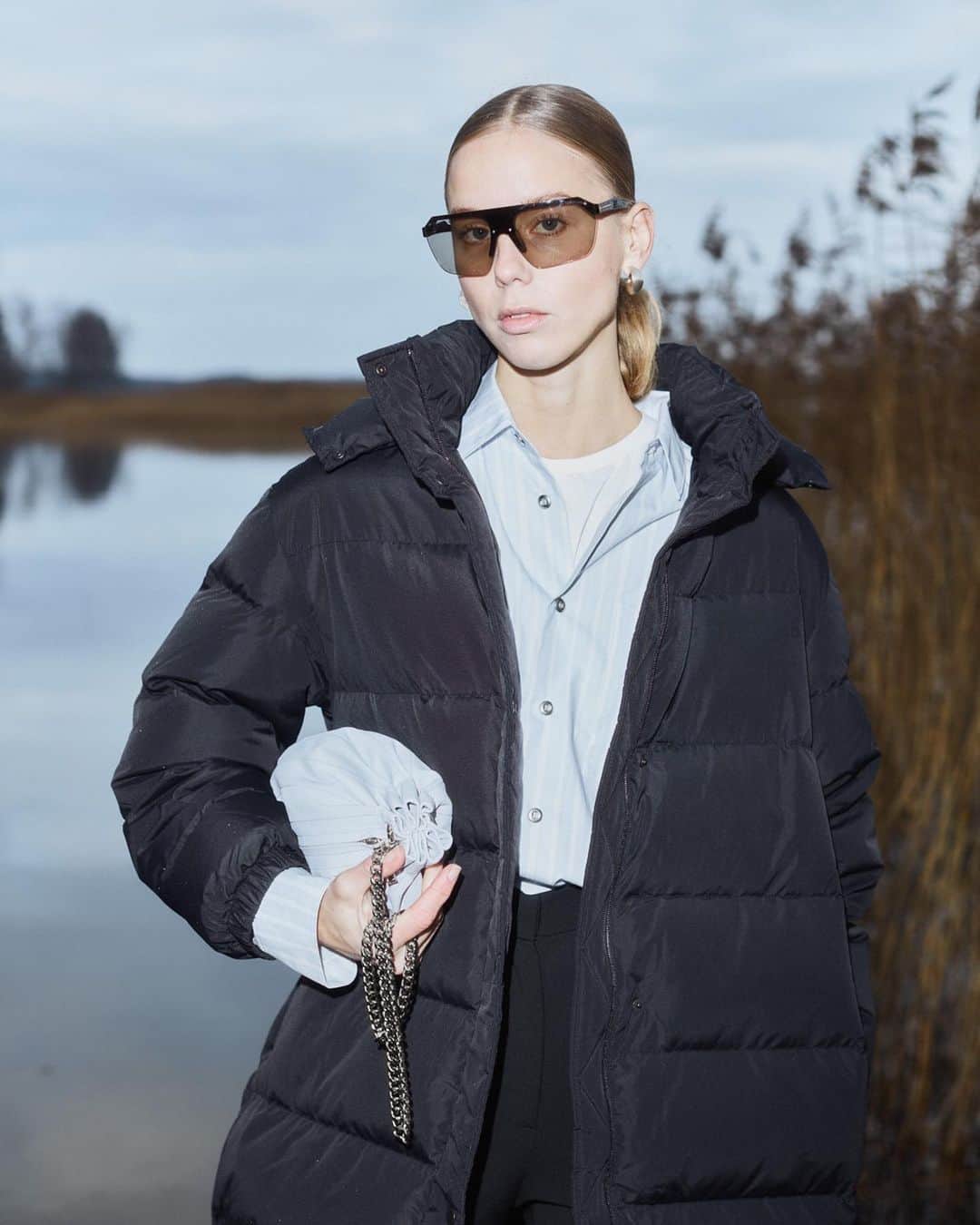 マリメッコのインスタグラム：「Winter is coming and we're ready. @hildasandstrom mastering the perfect layered look for cooler winter days. Hilda is wearing the Jokapoika shirt, Arnikki coat, and the Karla Chain bag from our Fall/Winter collection. #marimekko」