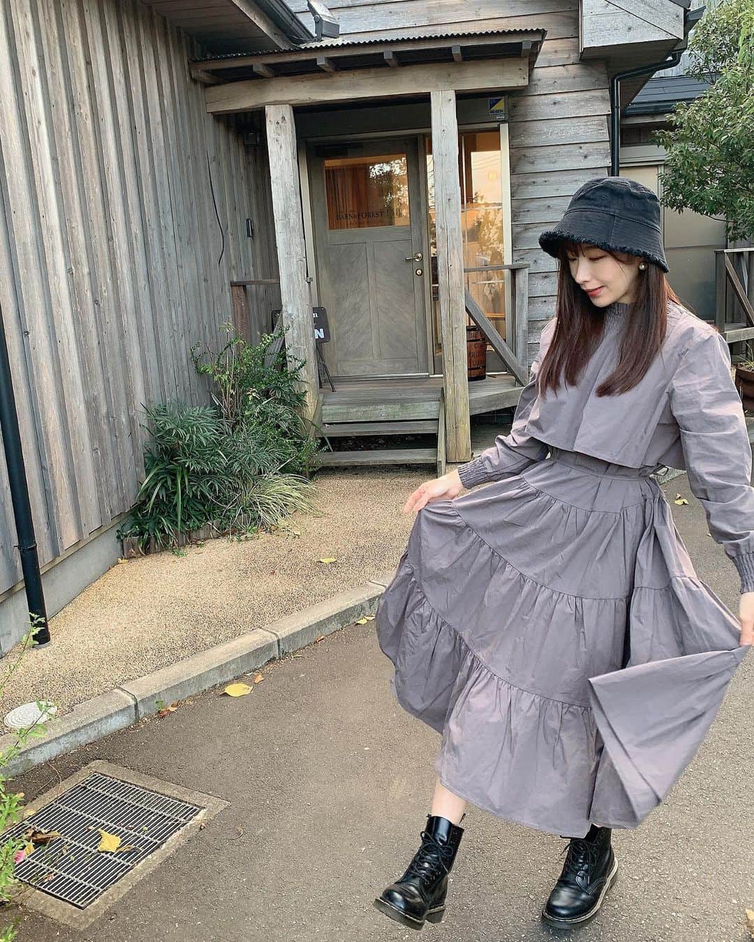 岩佐美咲のインスタグラム：「愛しの多田愛佳ちゃん、最近会えていないので愛ちゃんのプロデュースしているブランド「bojogae」のワンピースを纏い愛ちゃんを感じて過ごしています😺✌️✌️✌️  　　　　　　　　　　　　　　　　　　　　 　　　　　　　　　　　　　　　　　　 #ワンピース #バケットハット #洋服 #帽子 #コーディネート #ファッション #ドクターマーチン #ポジョゲ #通販 #ファッション通販 #onepiece #fashion #hat #ootd #drmartens #bojogae #wego」