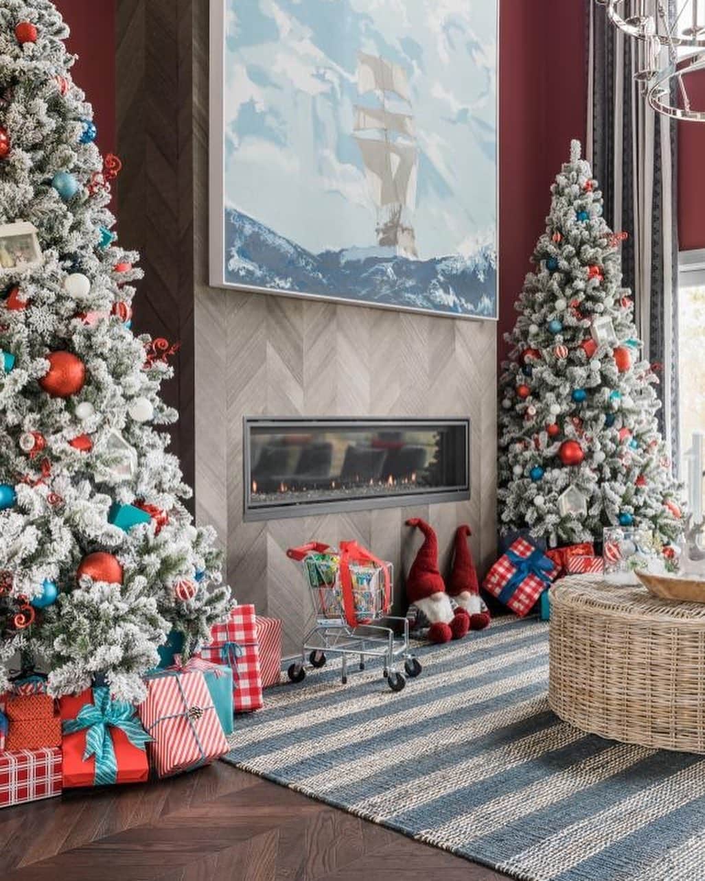 HGTVさんのインスタグラム写真 - (HGTVInstagram)「It's beginning to look a lot like Dream Home... 🤩 See how design @bpatrickflynn styled HGTV Dream Home 2021 for the holidays. 😍 From the great room to the great outdoors, find exciting new takes on how to deck your halls this season. ❄️ Shop all of Brian's colorful takes on coastal holiday decor when you visit the link in our profile. 🔝 🎅⁠⠀ ⁠⠀ See more of this waterfront Newport, Rhode Island home + sign up for sweepstakes reminders by visiting HGTV.com/Dream 🏡 💭⁠⠀⁠⠀ ⁠⠀⁠⠀ #HGTVDreamHome」11月29日 22時49分 - hgtv