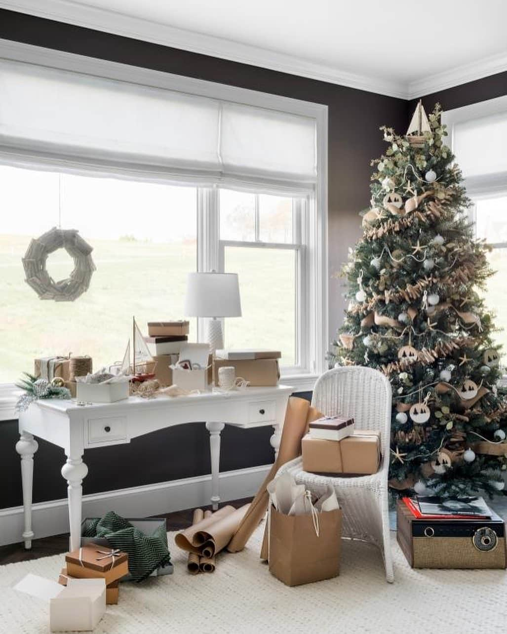 HGTVさんのインスタグラム写真 - (HGTVInstagram)「It's beginning to look a lot like Dream Home... 🤩 See how design @bpatrickflynn styled HGTV Dream Home 2021 for the holidays. 😍 From the great room to the great outdoors, find exciting new takes on how to deck your halls this season. ❄️ Shop all of Brian's colorful takes on coastal holiday decor when you visit the link in our profile. 🔝 🎅⁠⠀ ⁠⠀ See more of this waterfront Newport, Rhode Island home + sign up for sweepstakes reminders by visiting HGTV.com/Dream 🏡 💭⁠⠀⁠⠀ ⁠⠀⁠⠀ #HGTVDreamHome」11月29日 22時49分 - hgtv