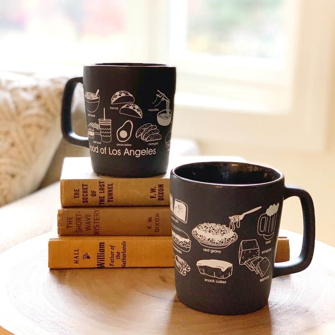 マップトートのインスタグラム：「Cozy up with a warm mug of cocoa and shop the last few days of our cyber week sale! Enjoy 30% off all full priced items on the site. No code need.⁠ .⁠ .⁠ 30% Off valid on full-priced items only until 11/30/2020. No promo code needed. Not valid on out-of-stock, wholesale, bulk, custom, or previous orders.」
