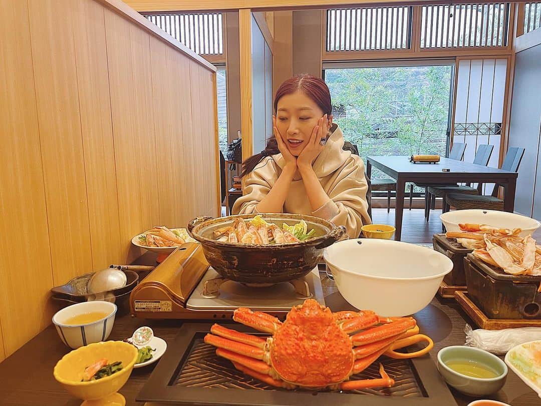 福井千佳さんのインスタグラム写真 - (福井千佳Instagram)「. . 🦀  . . . 幸せ、でしかない。 . #佳松苑#夕日ヶ浦温泉#日本海#蟹料理#カニ三昧#日本海 . #model#fashionmodel#모델#和装モデル#webモデル#関西モデル#東京モデル#partsmodel#作品撮り#フリーランス#freelance#福井千佳#chika_fukui#インフルエンサー#beauty#followme#style#おしゃれさんと繋がりたい#picoftheday#japan#handmadeaccessory#ハンドメイドアクセサリー#いいね返し#패션」11月29日 22時55分 - chika291