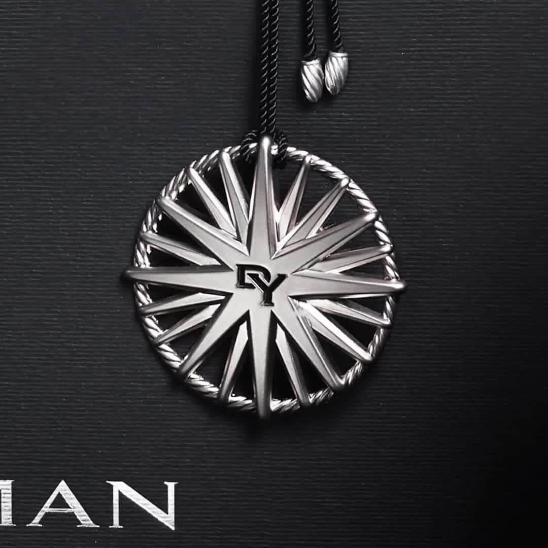 デビッドヤーマンのインスタグラム：「Find your North Star 🌟. You’ll receive our complimentary North Star ornament and holiday packaging with any purchase at DavidYurman.com or in any of our stores. #DavidYurman」