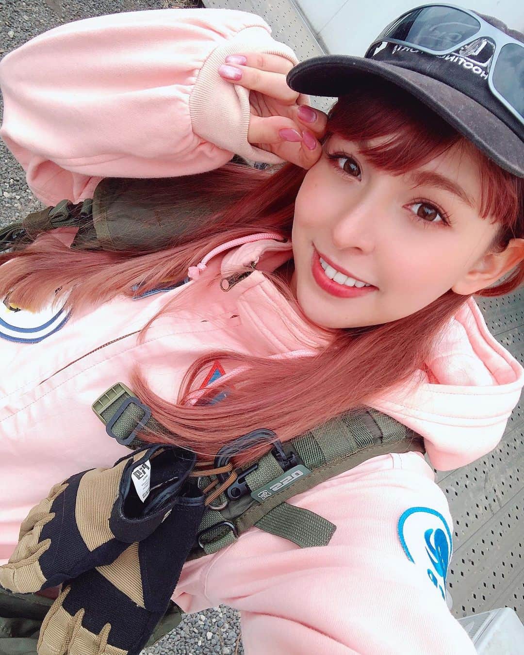 アイシスのインスタグラム：「今日はみなさん！！ #ピースコンバットゲームス ありがとうございました！！✨  久々にみんなと会えて、 サバゲできて、 美味しいものもいただいて、 感無量でした🥺  叶ここ先生の占いも最高だった！！ げんきでた🥺💓！！前向き！！！  滝澤いしすオリジナルパーカー、 ぜひみなさん出来上がったら お手にとってくださいね😳💓 はやく詳細お知らせしたいー！！  #peacecombat #ピースコンバット #peacecombatgames #peacecombatgames14  #サバゲ #サバゲー #サバゲー女子  #airsoft #ミリタリー #military #airsofter #ゴルカ #Gorka #ロシア装備 #テルニャシュカ #Тельняшка #SMERSH #airsoftgirl 帽子は #GLOCK #グロック #glockgirl #サバゲー女子の日常  #サバゲー好きと繋がりたい #サバゲーマーと繋がりたい #airsoftjapan #russiangear #滝澤いしすと趣味の世界」