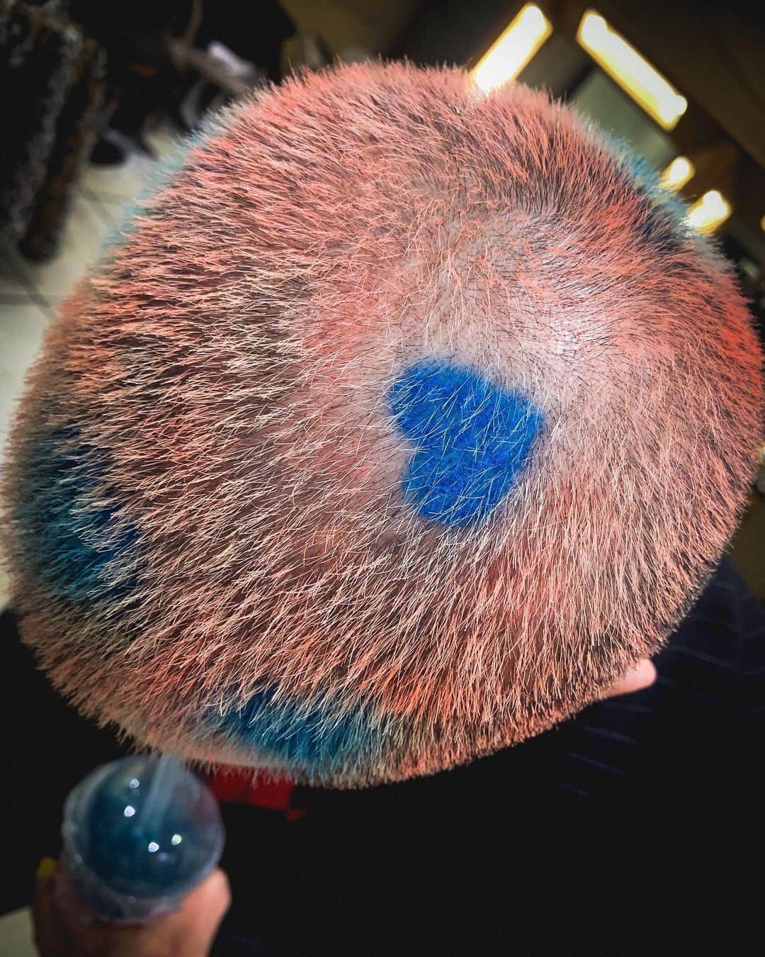 プニエル さんのインスタグラム写真 - (プニエル Instagram)「7 blue hearts for today’s hair!  💙💙💙💙💙💙💙  오늘 머리는 파란 하트 7개」11月29日 23時14分 - btobpeniel