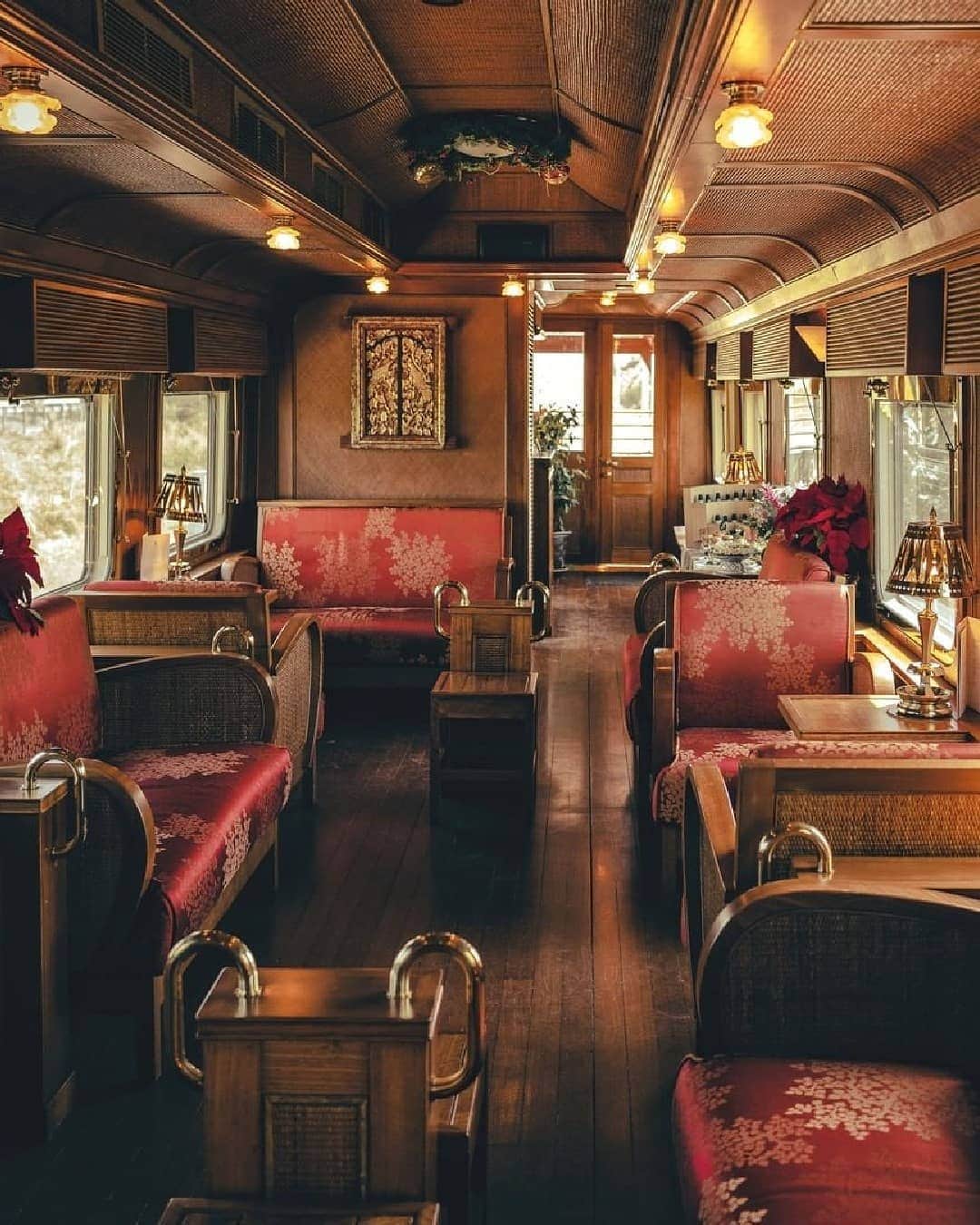 BEAUTIFUL HOTELSさんのインスタグラム写真 - (BEAUTIFUL HOTELSInstagram)「Traverse through the hidden gems of Southeast Asia aboard this elegant train. 🚂 With the glorious decor, stepping into the Eastern & Oriental Express is like turning back in time. Aside from the scrumptious four-course dinners, get treated to a refreshing and relaxing nightcap at the piano bar, with soft tunes floating in the air.🎹   The Eastern & Oriental Express will take you on an opulent journey with the following stops: 1. Singapore 2. Malacca  3. Tiarasa 4. Penang 5. Huai Yang and Hat Wanakon Beach 6. Bangkok   Ready for your voyage? Hop on!  📸 @alixelay, @mary_quincy 📍 @easternoriental」11月29日 23時14分 - beautifulhotels