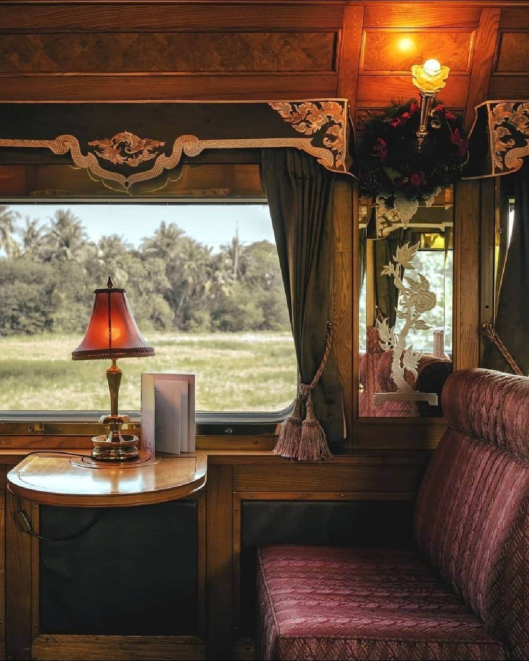 BEAUTIFUL HOTELSさんのインスタグラム写真 - (BEAUTIFUL HOTELSInstagram)「Traverse through the hidden gems of Southeast Asia aboard this elegant train. 🚂 With the glorious decor, stepping into the Eastern & Oriental Express is like turning back in time. Aside from the scrumptious four-course dinners, get treated to a refreshing and relaxing nightcap at the piano bar, with soft tunes floating in the air.🎹   The Eastern & Oriental Express will take you on an opulent journey with the following stops: 1. Singapore 2. Malacca  3. Tiarasa 4. Penang 5. Huai Yang and Hat Wanakon Beach 6. Bangkok   Ready for your voyage? Hop on!  📸 @alixelay, @mary_quincy 📍 @easternoriental」11月29日 23時14分 - beautifulhotels