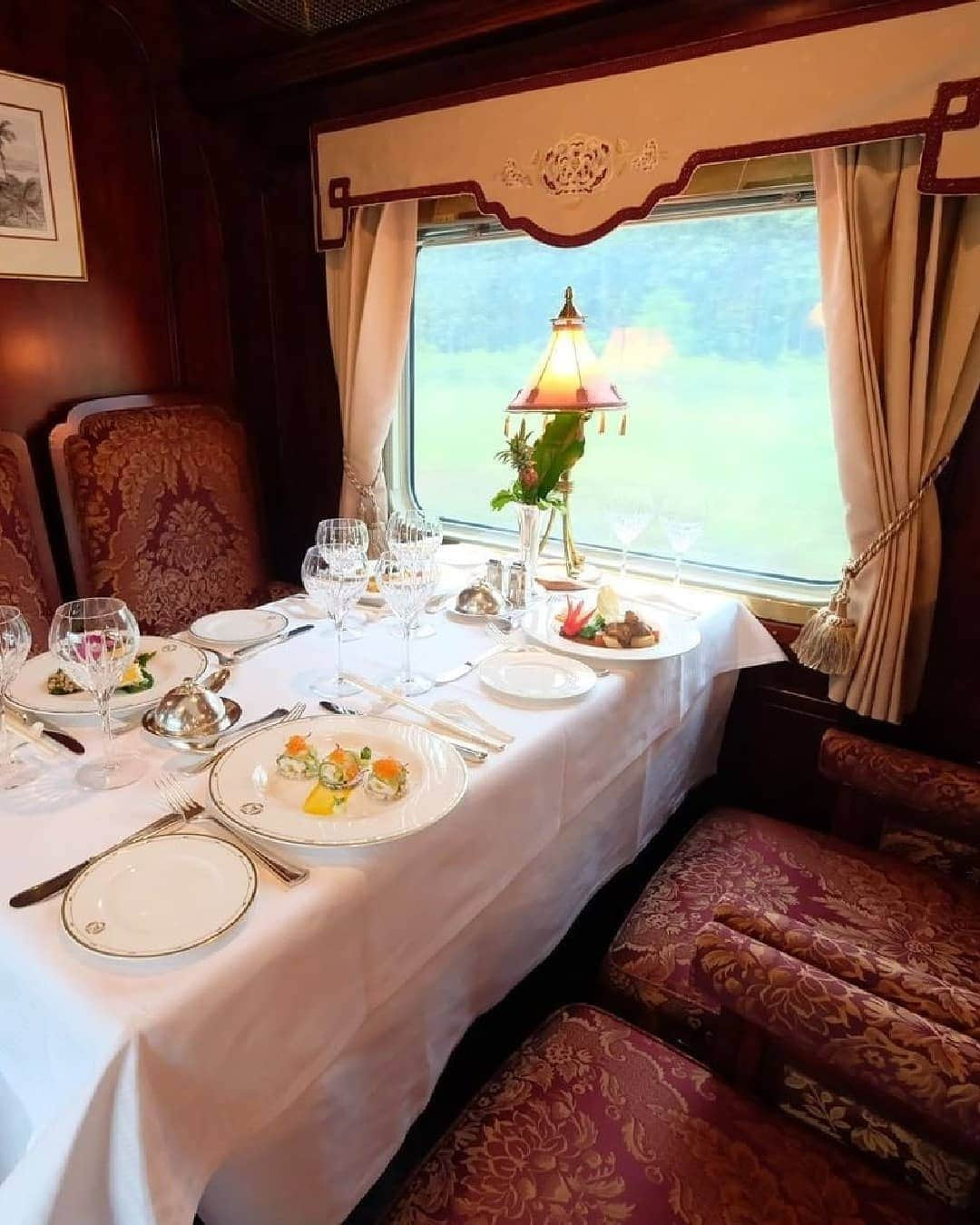 BEAUTIFUL HOTELSさんのインスタグラム写真 - (BEAUTIFUL HOTELSInstagram)「Traverse through the hidden gems of Southeast Asia aboard this elegant train. 🚂 With the glorious decor, stepping into the Eastern & Oriental Express is like turning back in time. Aside from the scrumptious four-course dinners, get treated to a refreshing and relaxing nightcap at the piano bar, with soft tunes floating in the air.🎹   The Eastern & Oriental Express will take you on an opulent journey with the following stops: 1. Singapore 2. Malacca  3. Tiarasa 4. Penang 5. Huai Yang and Hat Wanakon Beach 6. Bangkok   Ready for your voyage? Hop on!  📸 @alixelay, @mary_quincy 📍 @easternoriental」11月29日 23時14分 - beautifulhotels