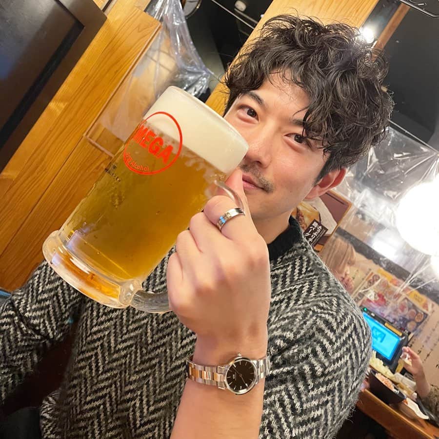 小堀正博のインスタグラム：「先日のストーリーからの質問が多かったので。  時計はダニエルウェイリントン(@danielwellington )の新しいやつです。  何なら指輪も。  おしゃかわ。  #小堀正博 #役者 #受験 #受験生 #大阪 #梅田 #神戸 #関西 #猫 #cat #cats #猫好き #インスタ映え #旅行 #ヨーロッパ #海外旅行 #メンズ #ファッション #fashion #メンズコーデ #東京 #難波 #京都 #japan #osaka #おしゃれ #空 #danielwellington #ダニエルウェイリントン #dwブラックフライデー  クーポンコード《kobori》で15%オフらしいです。 是非お揃いにしましょ。」