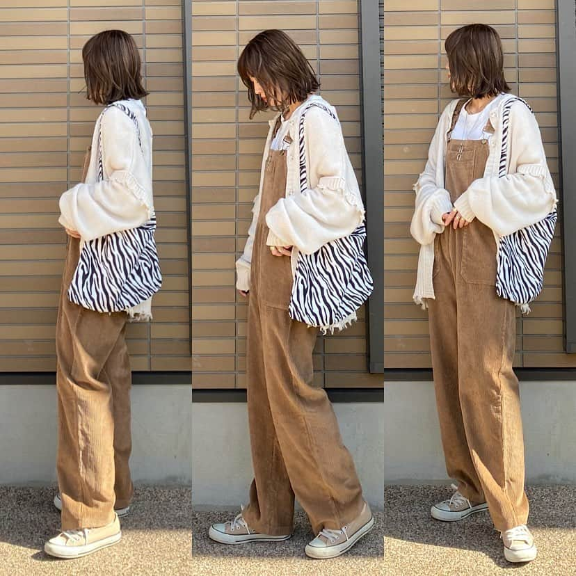 miho.a.nicoさんのインスタグラム写真 - (miho.a.nicoInstagram)「コーデの記録😊 ・ @select.shop.jbg のコーデュロイサロペット ❤︎ 楽チンでめっちゃ可愛いー😍 ゼブラ🦓のバッグもレオパード🐆のバッグも  @select.shop.jbg のものです🤍🖤🤎 ・ ・ salopette&bag# @select.shop.jbg  ・ ・ ・ #fashion#ootd#outfit#code#coordinate#style#stylepoint#instafashion#instagood#instalike#ファッション#コーディネート#コーデ#プチプラ#プチプラコーデ#今日の服#今日のコーデ #ママコーデ#パンツコーデ#シンプルコーデ#冬コーデ#きょコ#いつコ#スウェット#ゼブラ柄#レオパード」11月29日 23時21分 - miho.a.nico