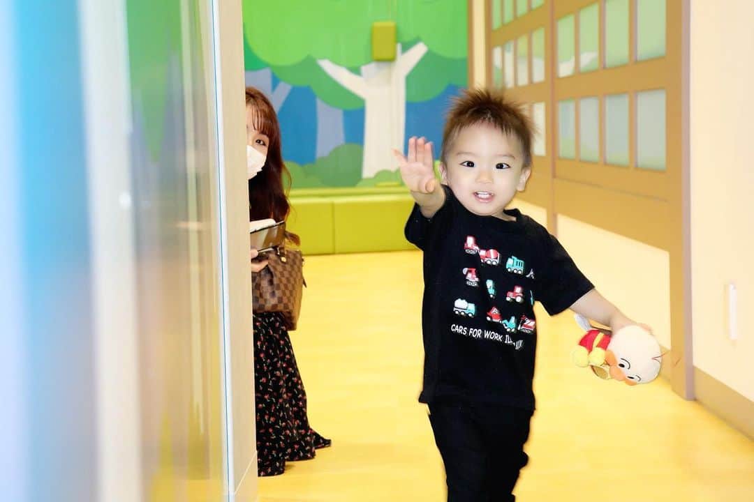 Momoeのインスタグラム：「#happy #家事 #育児 #family #家族 #boy #smile #男の子 #息子 #code #love #lucky #kids #子供 #thankyou #宝物 #ベビー #fashion #follow #心 #縁 #パパ #ママ #家族写真 #アンパンマン #アンパンマンミュージアム」