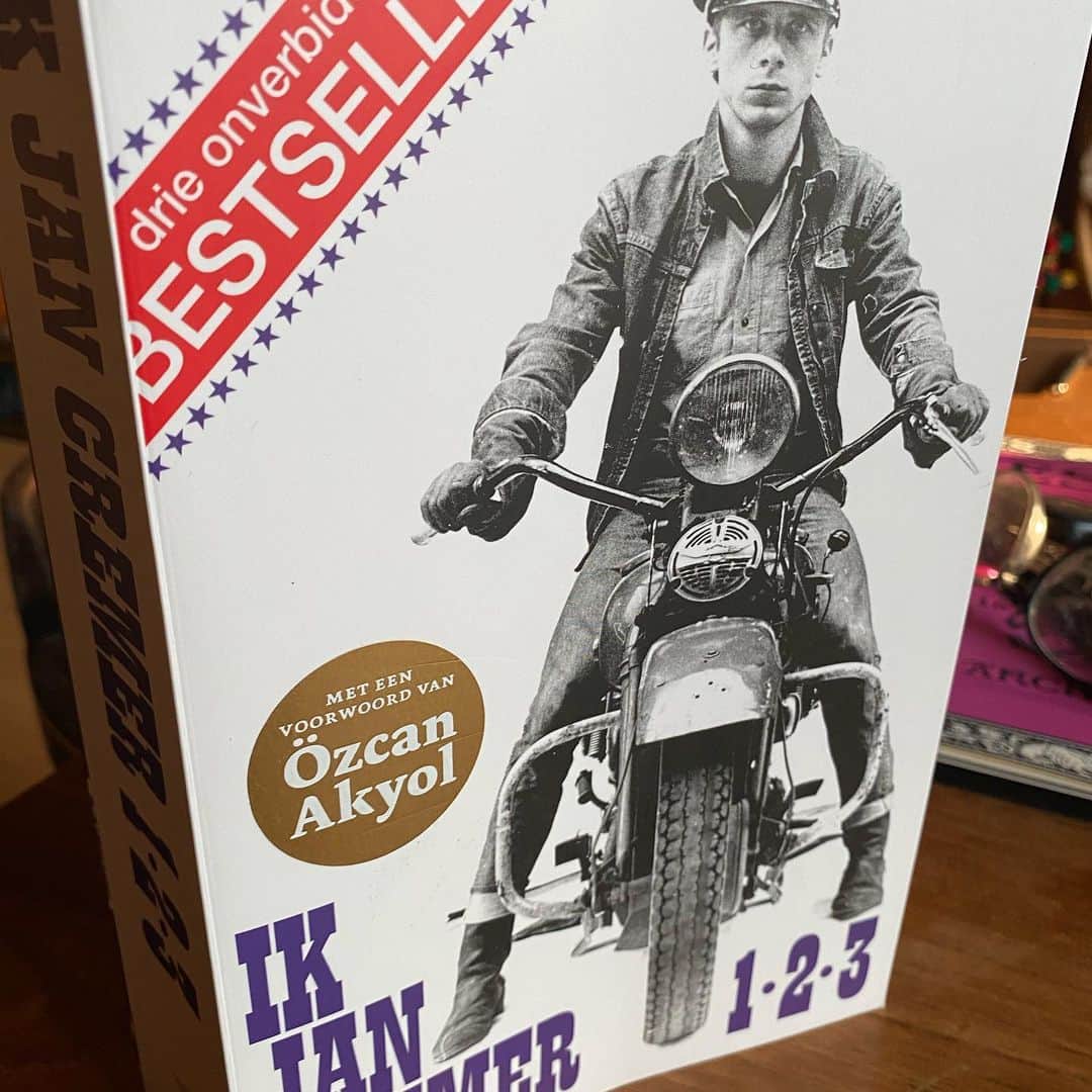 アムステルダム・タトゥー・ミュージアムのインスタグラム：「Dank jewel jan#jancremer#bezigebij #bestseller #vriendschap」