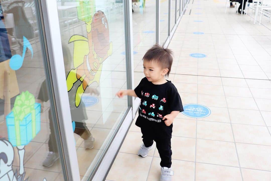 Momoeのインスタグラム：「#happy #家事 #育児 #family #家族 #boy #smile #男の子 #息子 #code #love #lucky #kids #子供 #thankyou #宝物 #ベビー #fashion #follow #心 #縁 #パパ #ママ #家族写真 #アンパンマン #アンパンマンミュージアム」