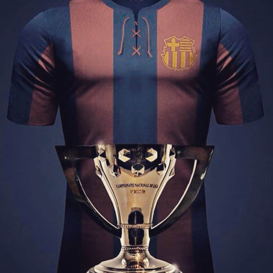 アドリアーノ・コレイアのインスタグラム：「Felicidades @fcbarcelona  por sus 121 años y gracias por haber echo parte  de esta historia !!! Visca al Barça!! 🔵🔴# fcbarcelona#viscaalbarca⚽🎉🎉」