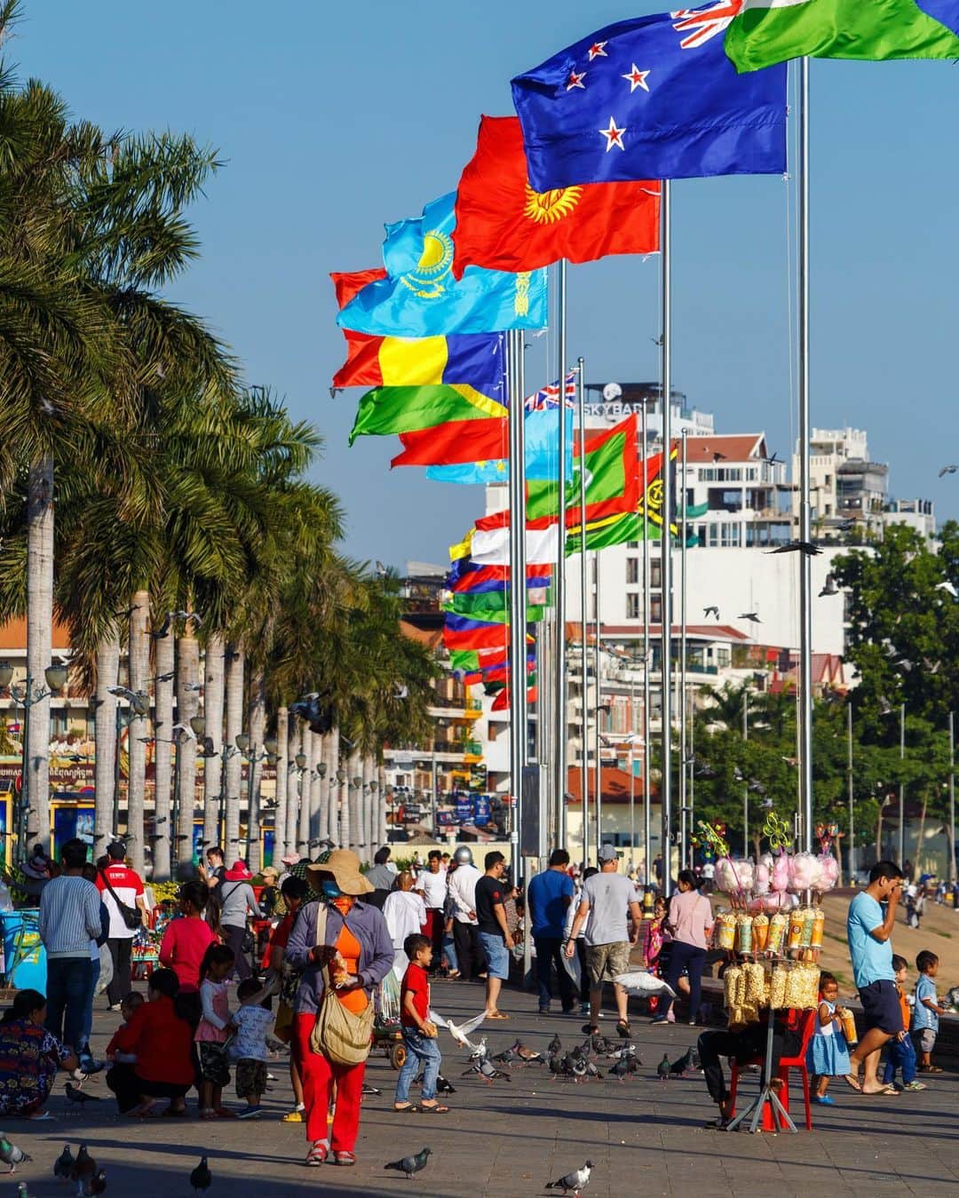 Shunsuke Miyatakeのインスタグラム：「International riverside, Phnom Penh, Cambodia」