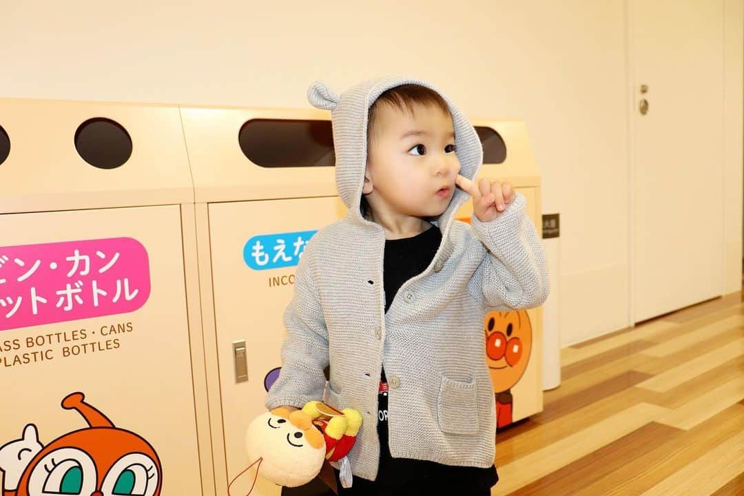 Momoeのインスタグラム：「#happy #家事 #育児 #family #家族 #boy #smile #男の子 #息子 #code #love #lucky #kids #子供 #thankyou #宝物 #ベビー #fashion #follow #心 #縁 #パパ #ママ #家族写真 #アンパンマン #アンパンマンミュージアム」