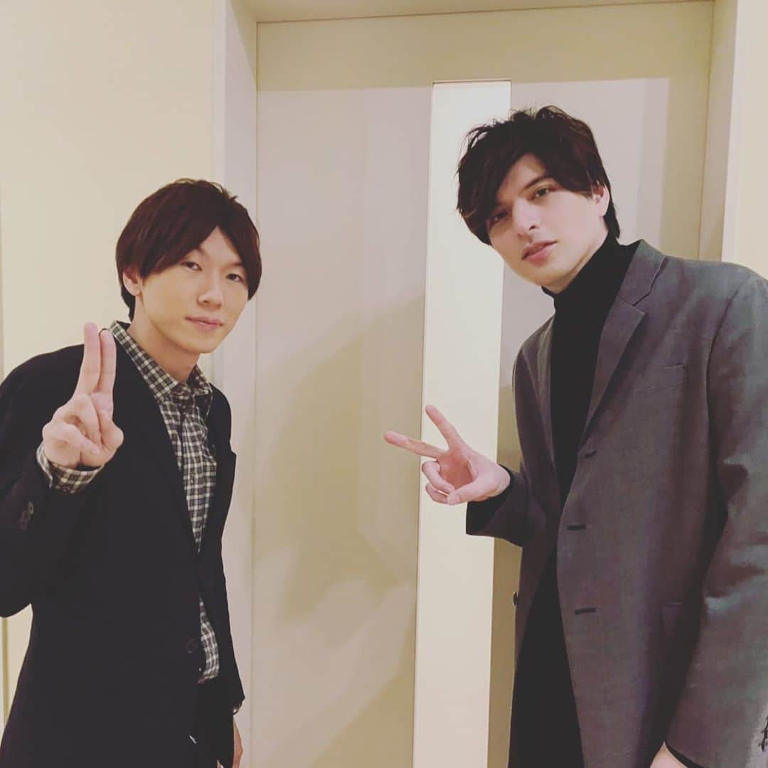 古市憲寿のインスタグラム：「城田優くんと一緒に #バンキシャ にでました。優くん、緊張してたらしい笑。あんなミュージカルができるのに！」