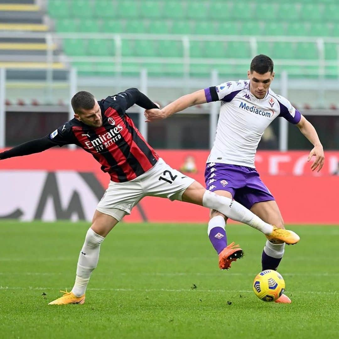 ACFフィオレンティーナさんのインスタグラム写真 - (ACFフィオレンティーナInstagram)「⏸ Half time in Milano.  #ForzaViola 💜 #Fiorentina #MILvFIO #MilanFiorentina」11月29日 23時52分 - acffiorentina